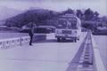 1966년도 해창다리 첫 버스 통행 장면 썸네일 이미지